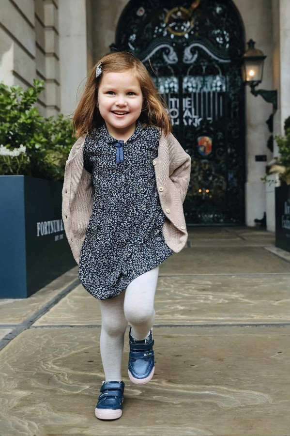 Divatos lányka cipők és szandálok online rendelése - Gyerekcipőcske