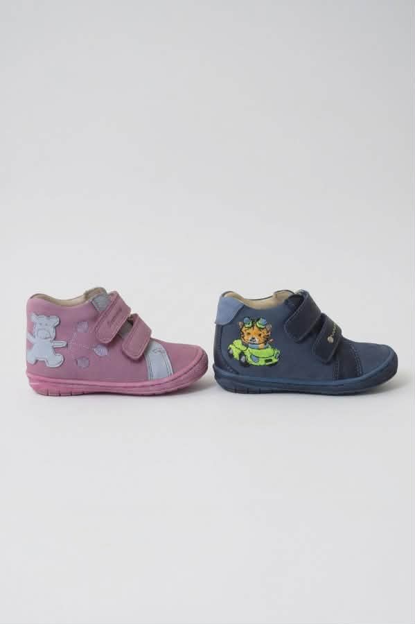 Tavaszi gyerek átmeneti cipők és szupinált modellek