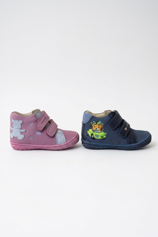 Tavaszi gyerek átmeneti cipők és szupinált modellek