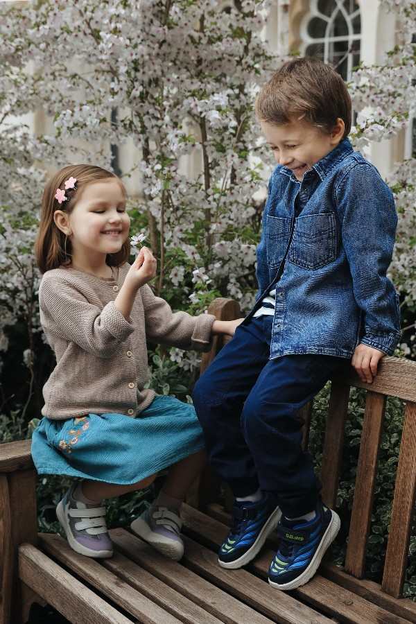 Kényelmes gyerek sportcipők és sneakerek