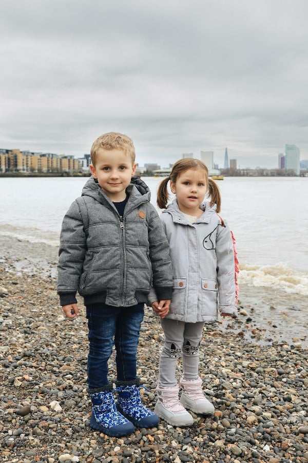 Vízhatlan gyerek bakancsok ée bélelt csizmák